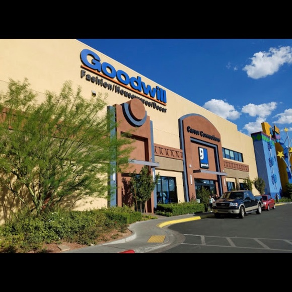 HAPPENING TODAY! See pics for list of items! - Picture 7 of 7